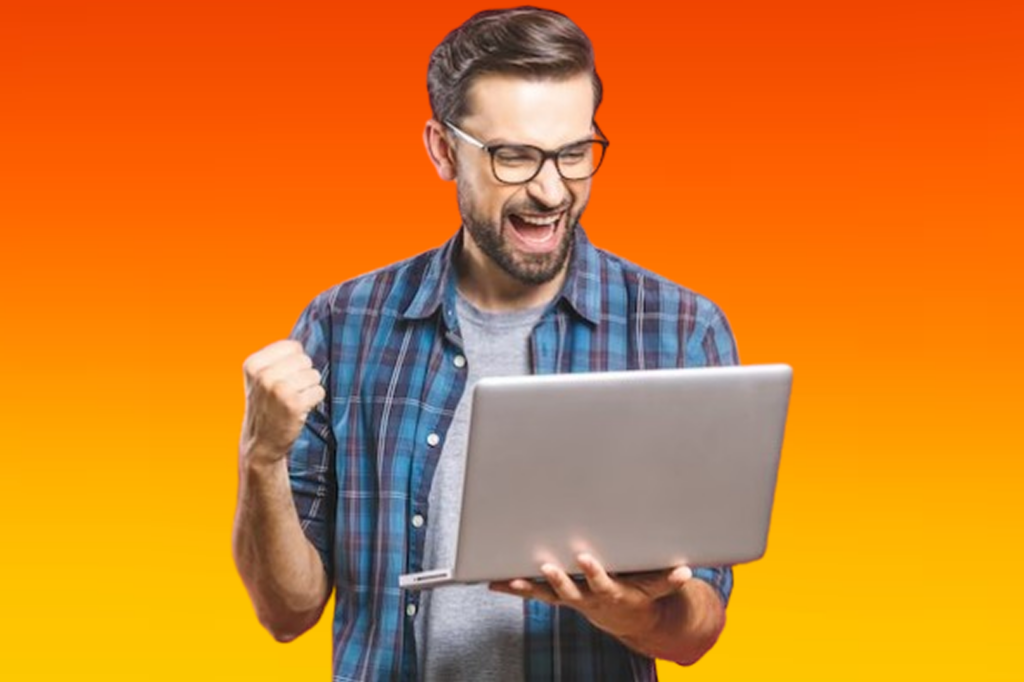 Pessoas felizes usando tecnologia